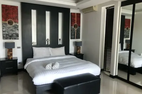 Chalet de 4 dormitorios en Pattaya, Tailandia № 156528 - foto 5