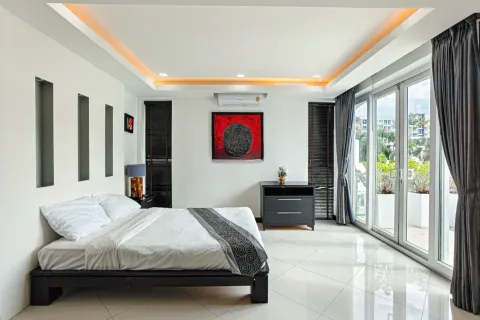 Chalet de 4 dormitorios en Pattaya, Tailandia № 156528 - foto 22