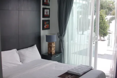 Chalet de 4 dormitorios en Pattaya, Tailandia № 156528 - foto 8