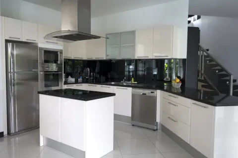 Chalet de 4 dormitorios en Pattaya, Tailandia № 156528 - foto 4