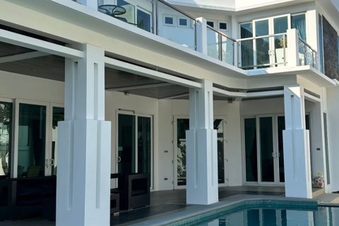 Chalet de 4 dormitorios en Pattaya, Tailandia № 156528