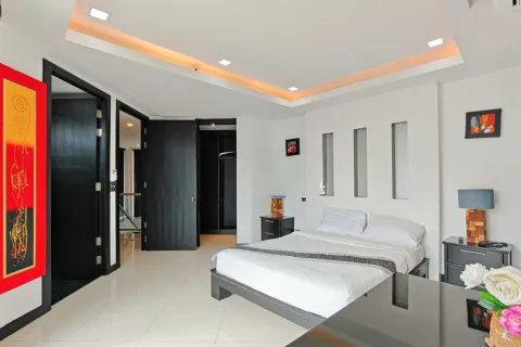 Chalet de 4 dormitorios en Pattaya, Tailandia № 156528 - foto 23