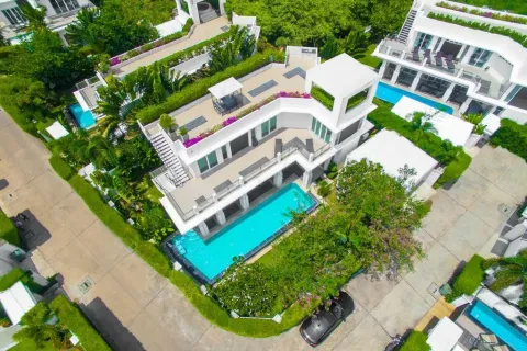 Chalet de 4 dormitorios en Pattaya, Tailandia № 156528 - foto 13