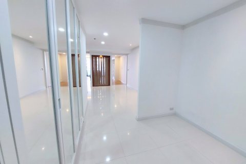 Condominio de 3 dormitorios en Bangkok, Tailandia № 143196 - foto 23
