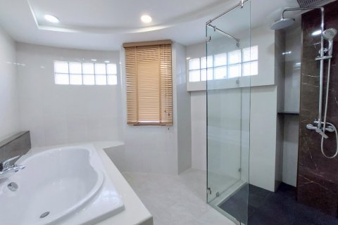 Condominio de 3 dormitorios en Bangkok, Tailandia № 143196 - foto 13