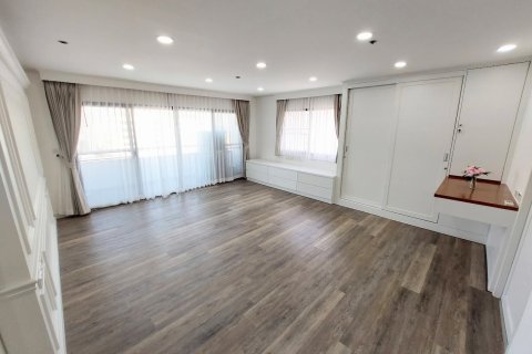 Condominio de 3 dormitorios en Bangkok, Tailandia № 143196 - foto 17