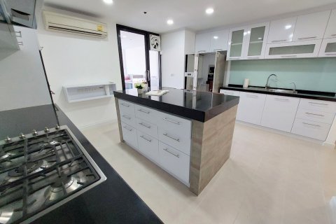 Condominio de 3 dormitorios en Bangkok, Tailandia № 143196 - foto 28