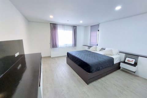 Condominio de 3 dormitorios en Bangkok, Tailandia № 143196 - foto 15