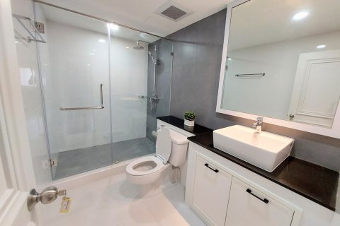 Condominio de 3 dormitorios en Bangkok, Tailandia № 143196 - foto 30