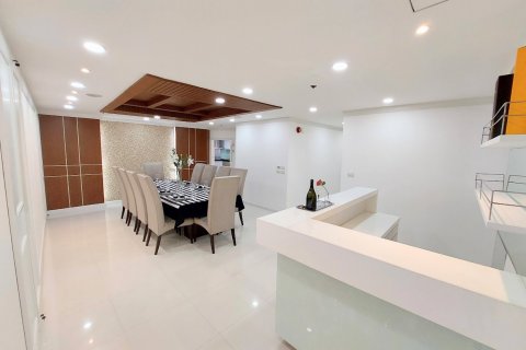 Condominio de 3 dormitorios en Bangkok, Tailandia № 143196 - foto 6