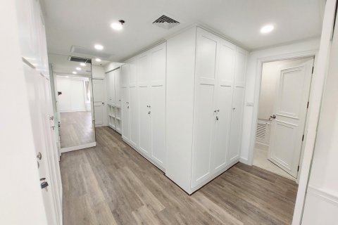 Condominio de 3 dormitorios en Bangkok, Tailandia № 143196 - foto 19
