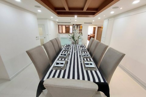 Condominio de 3 dormitorios en Bangkok, Tailandia № 143196 - foto 26