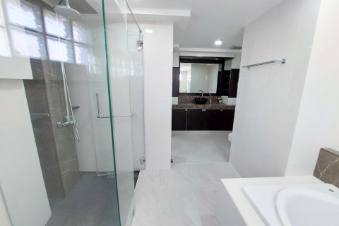 Condominio de 3 dormitorios en Bangkok, Tailandia № 143196 - foto 14