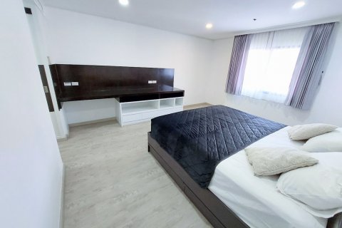Condominio de 3 dormitorios en Bangkok, Tailandia № 143196 - foto 22