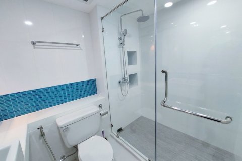 Condominio de 3 dormitorios en Bangkok, Tailandia № 143196 - foto 24