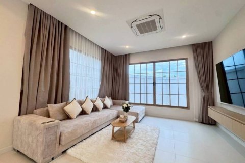 Chalet de 5 dormitorios en Pattaya, Tailandia № 146743 - foto 5