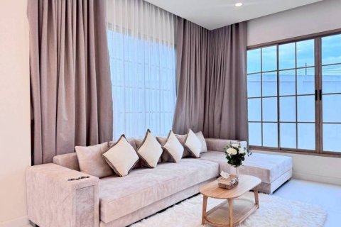 Chalet de 5 dormitorios en Pattaya, Tailandia № 146743 - foto 7