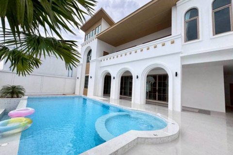 Villa in Pattaya, Thailand 5 bedrooms № 146743