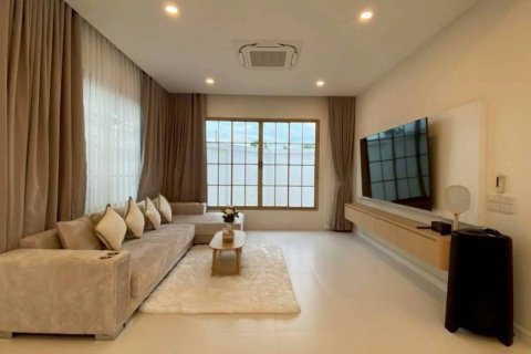 Chalet de 5 dormitorios en Pattaya, Tailandia № 146743 - foto 6