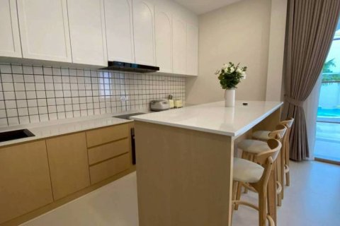 Chalet de 5 dormitorios en Pattaya, Tailandia № 146743 - foto 8