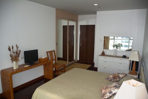 Studio in the Condo in Watthana, Bangkok, Thailand № 158660 - Foto 9
