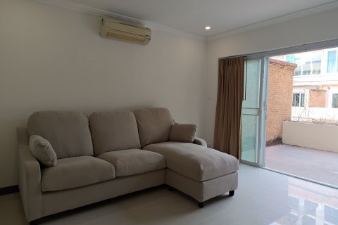 Adosado de 3 dormitorios en Pattaya, Tailandia № 135446 - foto 10