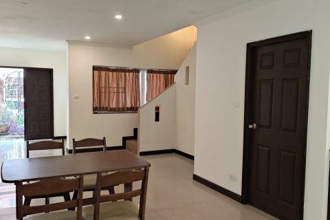 Adosado de 3 dormitorios en Pattaya, Tailandia № 135446 - foto 12