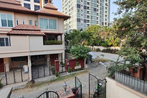 Adosado de 3 dormitorios en Pattaya, Tailandia № 135446 - foto 14