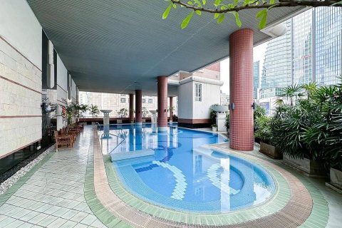 Condominio de 3 dormitorios en Khlong Toei, Bangkok, Tailandia № 133622 - foto 18