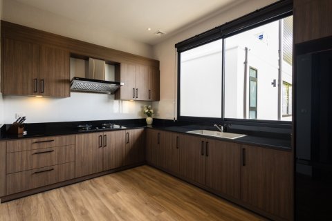 Chalet de 5 dormitorios en Chiang Mai, Tailandia № 159986 - foto 15
