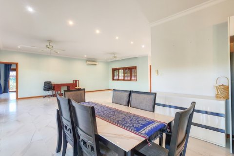 Chalet de 3 dormitorios en Hua Hin, Tailandia № 178930 - foto 10