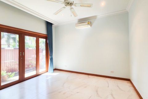 Chalet de 3 dormitorios en Hua Hin, Tailandia № 178930 - foto 15