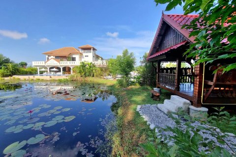 House in Udon Thani, Thailand 9 bedrooms № 140402 - photo 26