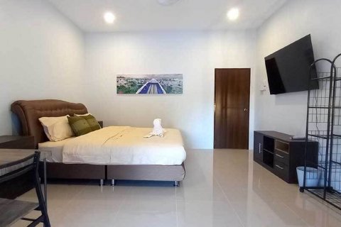House in Udon Thani, Thailand 9 bedrooms № 140402 - photo 17