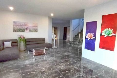 House in Udon Thani, Thailand 9 bedrooms № 140402 - photo 12