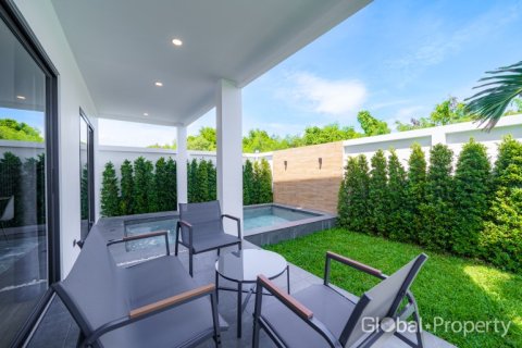 Casa de 4 dormitorios en Pattaya, Tailandia № 153745 - foto 9
