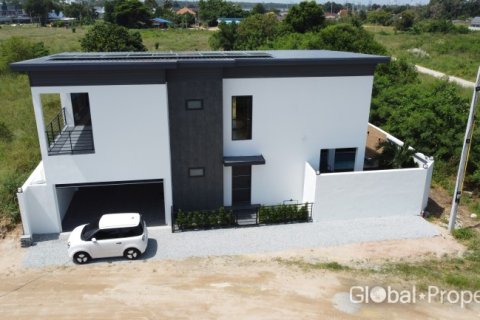 Casa de 4 dormitorios en Pattaya, Tailandia № 153745 - foto 6