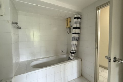 Studio in the Condo in Watthana, Bangkok, Thailand № 151406 - Foto 20