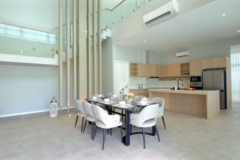 Chalet de 4 dormitorios en Pran Buri, Tailandia № 168295 - foto 11