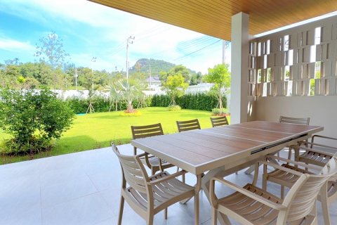 Chalet de 4 dormitorios en Pran Buri, Tailandia № 168295 - foto 9
