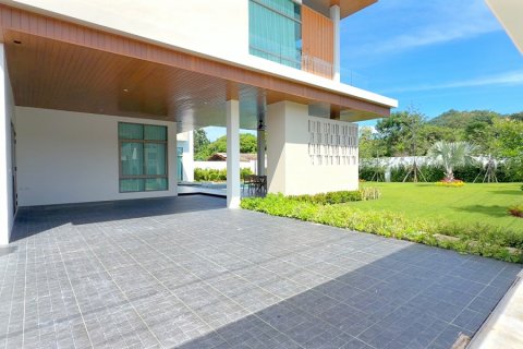Chalet de 4 dormitorios en Pran Buri, Tailandia № 168295 - foto 17