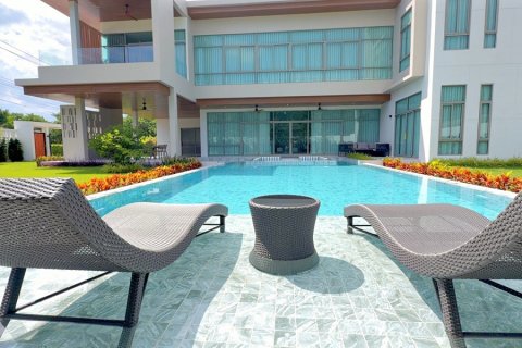 Chalet de 4 dormitorios en Pran Buri, Tailandia № 168295 - foto 3