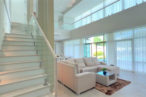 Chalet de 4 dormitorios en Pran Buri, Tailandia № 168295 - foto 13