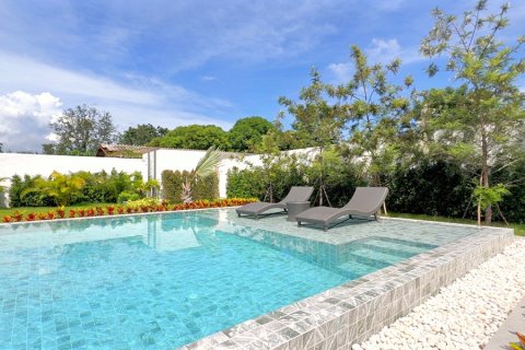 Chalet de 4 dormitorios en Pran Buri, Tailandia № 168295 - foto 4