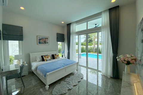 Chalet de 4 dormitorios en Hua Hin, Tailandia № 168331 - foto 16