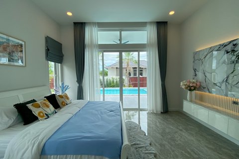 Chalet de 4 dormitorios en Hua Hin, Tailandia № 168331 - foto 17