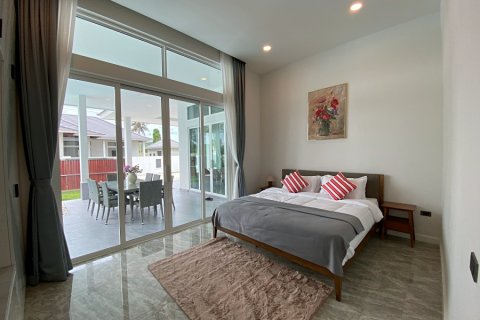 Chalet de 4 dormitorios en Hua Hin, Tailandia № 168331 - foto 21