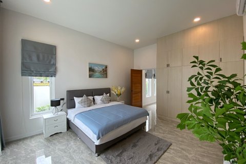 Chalet de 4 dormitorios en Hua Hin, Tailandia № 168331 - foto 12