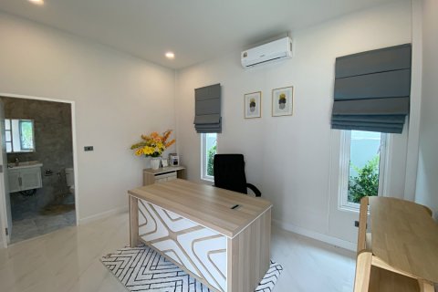 Chalet de 4 dormitorios en Hua Hin, Tailandia № 168331 - foto 26