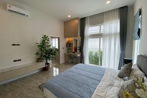 Chalet de 4 dormitorios en Hua Hin, Tailandia № 168331 - foto 13